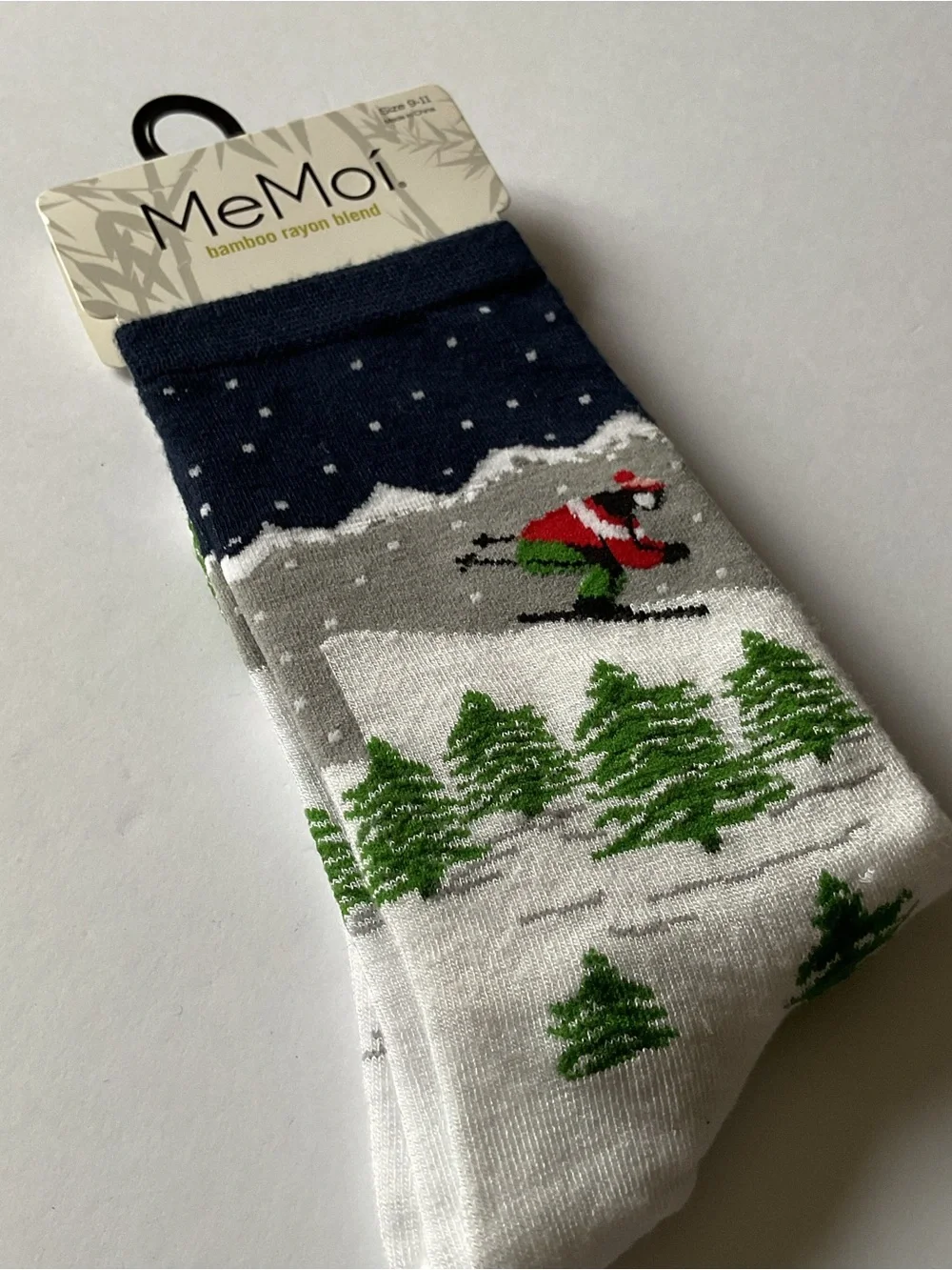 MEMOI WOMENS CREW SOCKS MOUNTAIN SKIER RAYON FROM BAMBOO OS NWT